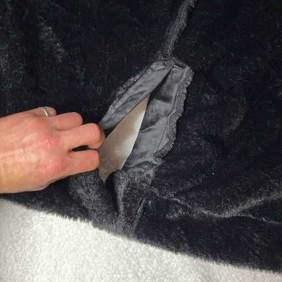 Prestige Original long black Faux Fur coat with designer pattern. Like New CLEAN - Picture 6 of 14